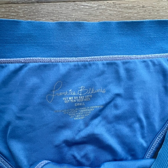 Frankie’s Bikinis Set - Picture 4 of 5